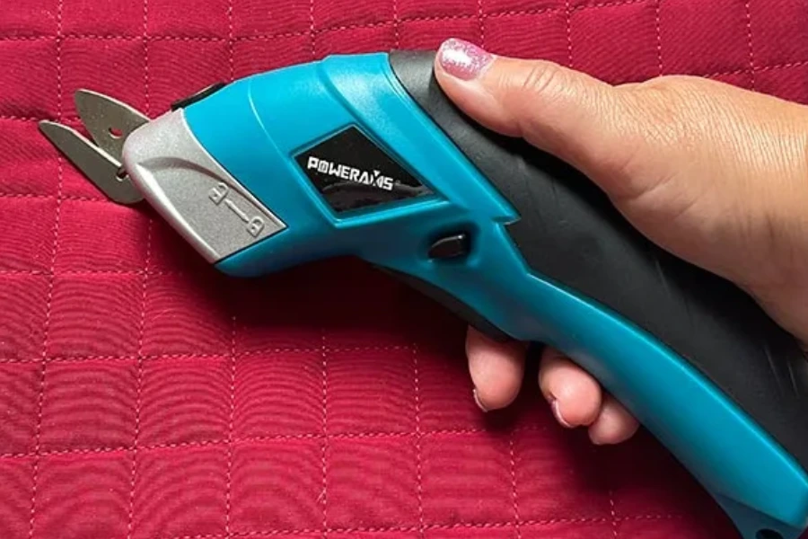 آشنایی با انواع قیچی برقی خیاطی + کاربرد هر یک 2 انواع قیچی برقی خیاطی